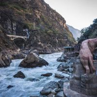 Tour Vân Nam Trung Quốc  - Khe Hổ Nhảy nổi tiếng tại Lệ Giang