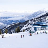 Tour du lịch Canada vui chơi ở khu trượt tuyết nhộn nhịp nhất Bắc Mỹ