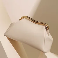 túi xách Fall 2023 của Bulgari 
