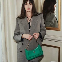 túi xách Fall 2023 của Bulgari 