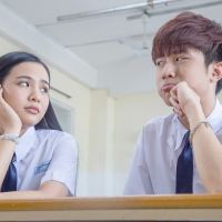 Cô gái đến từ bên kia (2018)
