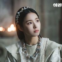 Shin Se Kyung vai Tan Ya
