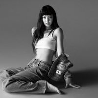 9 cách diện đồ denim cuốn hút như cô nàng Jennie Kim