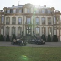 The Château là bộ mặt văn hóa của Bugatti trong gần một thế kỷ qua - Ảnh: Car and Driver