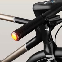 Phía trước xe đạp điện E-Bike có một màn hình cảm ứng 2,4 inch