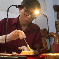Anh Nguyễn Vũ Long là người đã đưa ra ý tưởng làm bánh trung thu dát vàng (Ảnh: Đông Khánh)