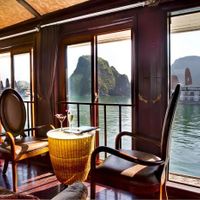 Nội thất tinh tế trên tàu Pelican Hạ Long. Ảnh: Halong Bay Cruises