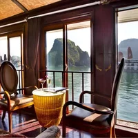 Nội thất tinh tế trên tàu Pelican Hạ Long. Ảnh: Halong Bay Cruises