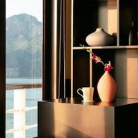Các chi tiết trang trí tinh tế, thanh lịch là nét thu hút của Pelican. Ảnh: Halong Bay Cruises