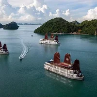 Pelican Cruise do công ty Du thuyền Hình ảnh Hạ Long phụ trách.
