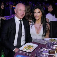 bezos-yacht-flees-holland-egging-07-16957143944372141332273-1535.jpg