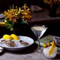 Sự kết hợp giữa hàu và cocktail