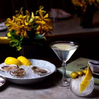 Hàu và Cocktail