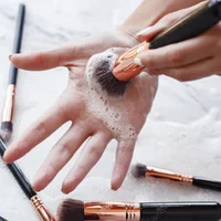 Khi nào thì bạn cần vệ sinh cọ trang điểm?