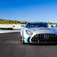 Vạn lý tốc độ - hơi thở của mãnh thú Mercedes-AMG GT2 697 mã lực