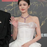 Thảm đỏ Đêm hội Weibo 2023: Triệu Lộ Tư gợi nhớ tới Cruella, Dương Mịch cực sang chảnh