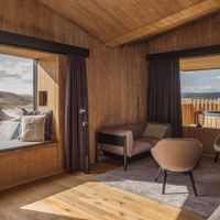 Cắm trại tại cao nguyên đa sắc màu cùng khu nghỉ dưỡng Highland Base