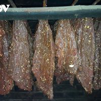 Thịt gác bếp của đồng bào Thái vào vụ Tết