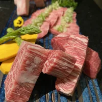 Thưởng thức bò wagyu A5 với điểm vân mỡ từ 10 đến 12 tại nhà hàng (Nguồn ảnh: Hà Chuu)
