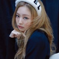 Làm mới diện mạo từ phụ kiện cài tóc như các “IT-girl” đình đám