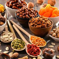 Gợi ý những món ăn vặt lành mạnh ngày Tết cho các nàng