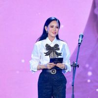Doanh nhân Lê Hồng Thủy Tiên cuốn hút trong mọi khoảnh khắc tại Đẹp Awards 2023