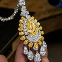 Graff Workshop, Sunrise Collection, viên kim cương màu vàng đậm nặng 30,28ct, kết hợp kim cương màu vàng và trắng