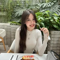 HIEUTHUHAI và Tăng Mỹ Hàn với tin đồn bị soi dùng đồ đôi