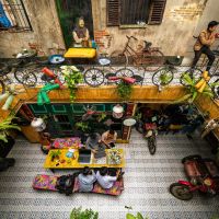 Tìm 'ngọc quý' trong rác tái chế tại quán cafe giữa lòng phố cổ