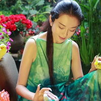 "Khổng tước làng múa" Dương Lệ Bình chi hơn 3 tỷ làm móng mỗi năm