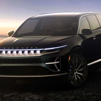 Những hé lộ đầu tiên về xe điện Jeep Wagoneer S: Công suất tới 600 mã lực