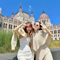 Đôi bạn thân đưa nhau đi du lịch sang chảnh kỷ niệm 18 năm tình bạn
