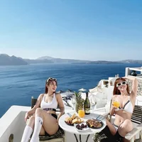 Đôi bạn thân đưa nhau đi du lịch sang chảnh kỷ niệm 18 năm tình bạn