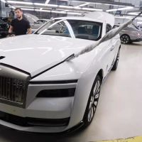 Bộ đôi xế khủng được Minh "Nhựa" nhá hàng sẽ về Việt Nam: Revuelto khẳng định đam mê Lamborghini, Spectre trải nghiệm xe điện của Rolls-Royce