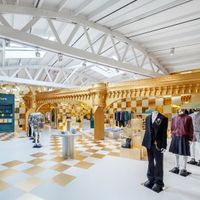 Louis Vuitton khoác áo mới đón chào BST đầu tay của Pharrell Williams