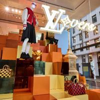 Louis Vuitton khoác áo mới đón chào BST đầu tay của Pharrell Williams