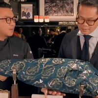 Một đặc sản giá gần 4.500 USD dùng vàng làm gia vị, Shark Hưng và Thái Công đều gây tranh cãi khi nói Việt Nam chỉ có 10 cái?