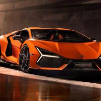 Bộ đôi xế khủng được Minh "Nhựa" nhá hàng sẽ về Việt Nam: Revuelto khẳng định đam mê Lamborghini, Spectre trải nghiệm xe điện của Rolls-Royce