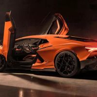 Bộ đôi xế khủng được Minh "Nhựa" nhá hàng sẽ về Việt Nam: Revuelto khẳng định đam mê Lamborghini, Spectre trải nghiệm xe điện của Rolls-Royce
