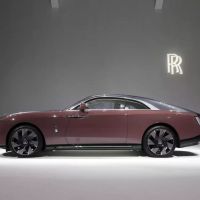 Bộ đôi xế khủng được Minh "Nhựa" nhá hàng sẽ về Việt Nam: Revuelto khẳng định đam mê Lamborghini, Spectre trải nghiệm xe điện của Rolls-Royce