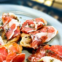 Đùi heo muối (Jamon Iberico) có đáng giá 112 triệu đồng không?