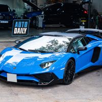 Bắt gặp Lamborghini Aventador SV Roadster màu xanh độc nhất Việt Nam