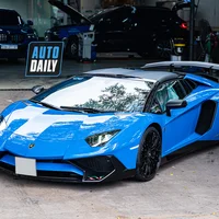 Bắt gặp Lamborghini Aventador SV Roadster màu xanh độc nhất Việt Nam
