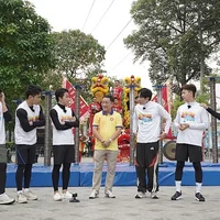Lần đầu tiên dàn cast "2 ngày 1 đêm" thử sức múa lân