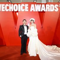 Binz - Châu Bùi lần đầu công khai nắm tay ở WeChoice Awards 2023,