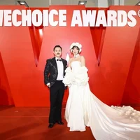 Binz - Châu Bùi lần đầu công khai nắm tay ở WeChoice Awards 2023,
