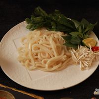 Phở bát đá độc đáo giữa lòng phố cổ Hà Nội