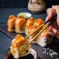 Cùng thưởng thức món sushi hương vị truyền thống Nhật