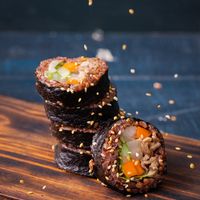 Cùng thưởng thức món sushi hương vị truyền thống Nhật