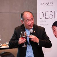 Đam mê qua từng câu chuyện của ông Nelson.